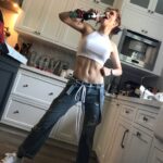 Bella Thorne (2 Photos)