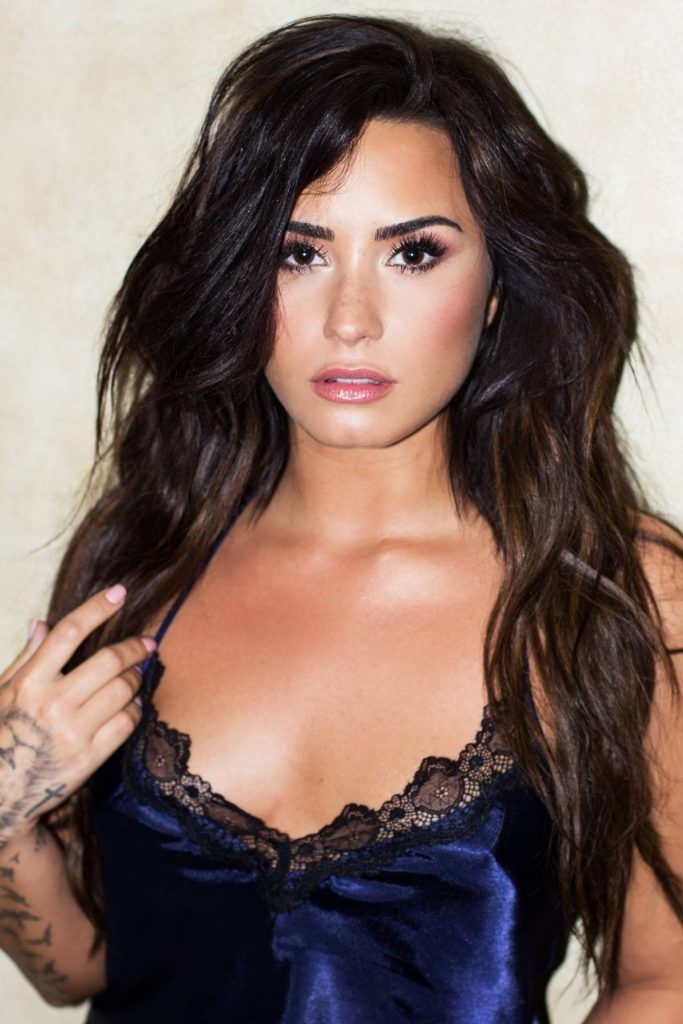 Demi Lovato Sexy (6 New Photos)