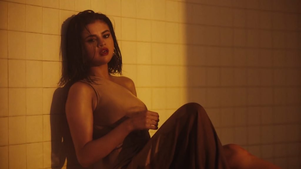 Selena Gomez Sexy – Wolves (2017) 1080p