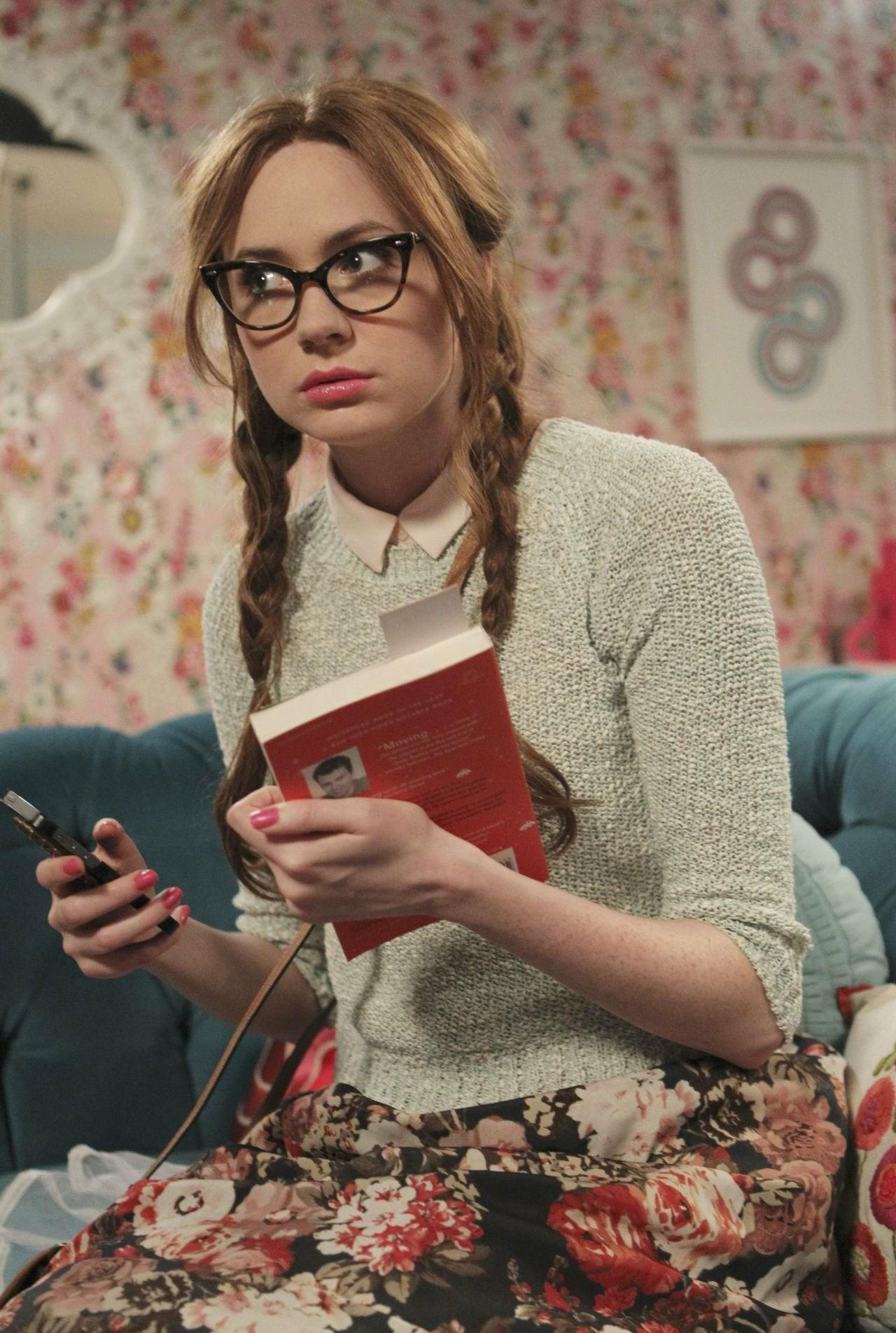 imagine grabbing Karen Gillan by her ponytails and skullfuck her