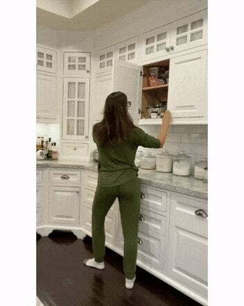 Who else wants to fuck Jennifer Garner’s tight milf ass?