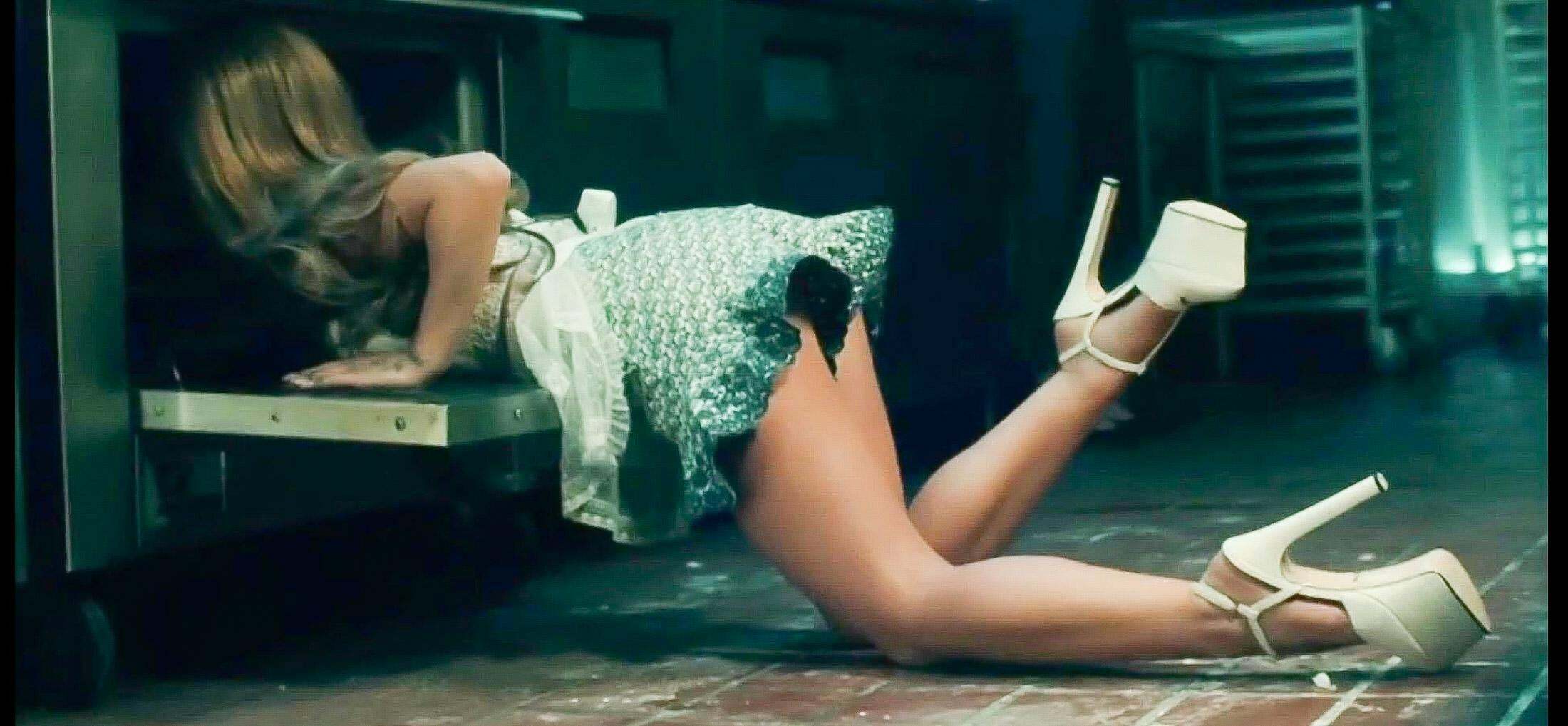 Ariana Grande in those heels makes me jack off like crazy!