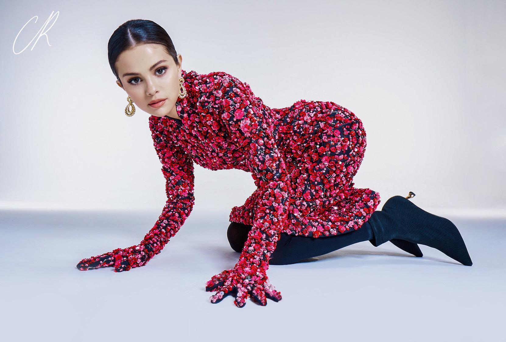 Selena Gomez on all fours, ready to take a cock from behind