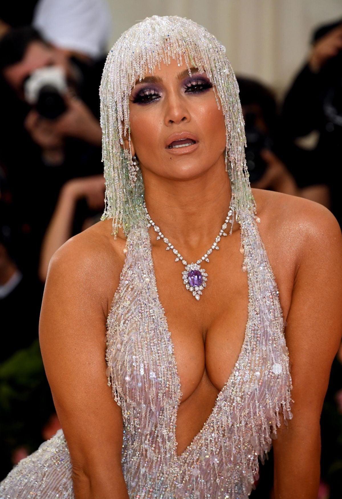 I bet Jennifer Lopez gave someone a titfuck while she was wearing this dress