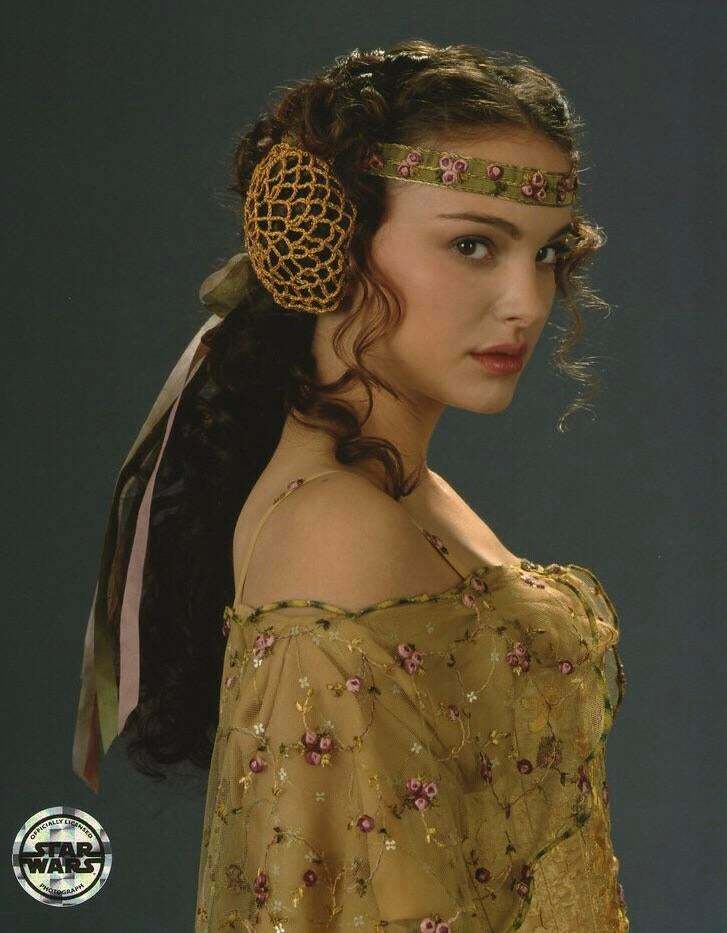 Natalie Portman was so fucking hot as Padmé in basically every outfit she wore