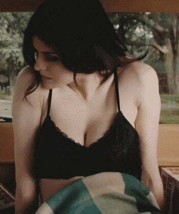 Alexandra Daddario in 'Burying the ex'