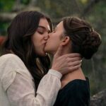 This gorgeous lesbian kiss from Hailee Steinfeld is enough to make me hard