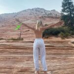 This is how Dove Cameron roams in the wild🤩