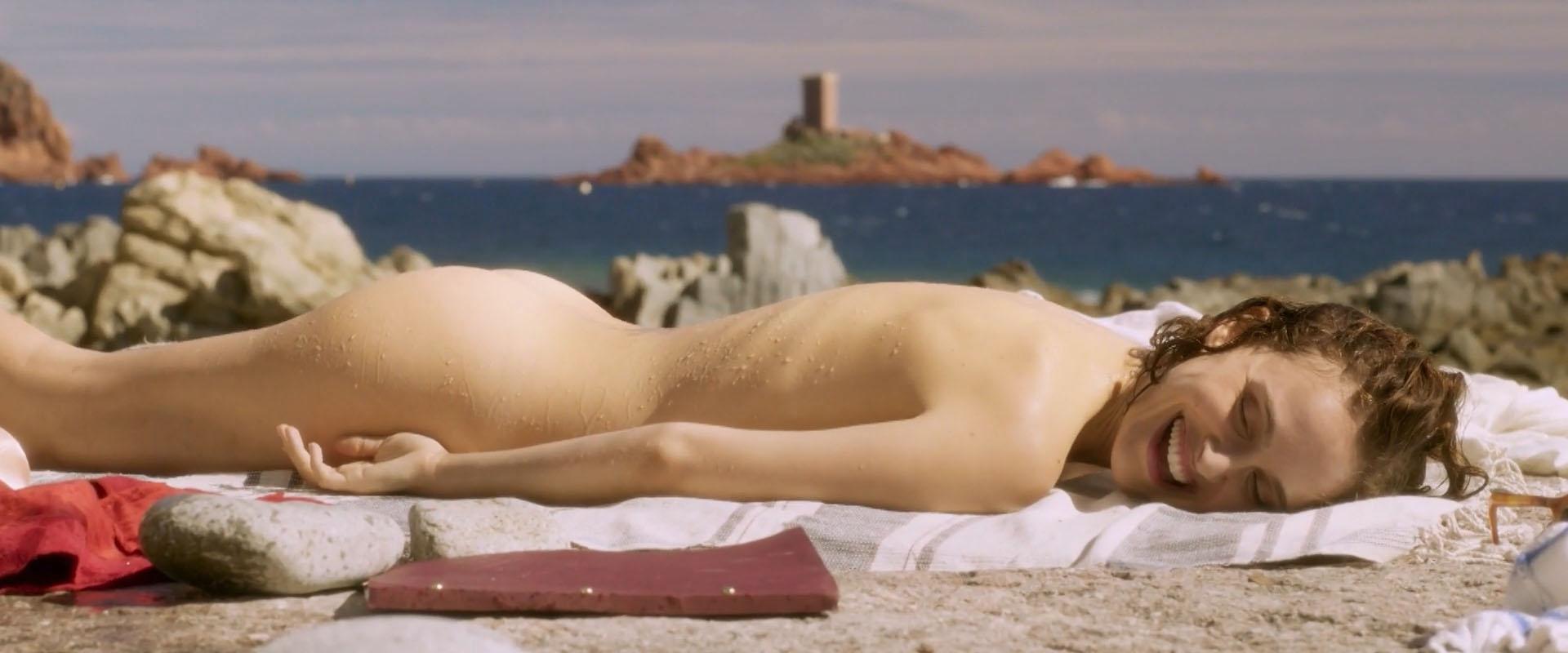 Natalie Portman waiting to be fucked on the beach