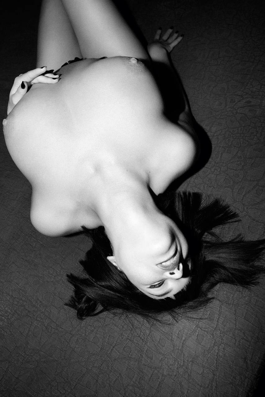 Tessa Kuragi Topless (5 Photos)