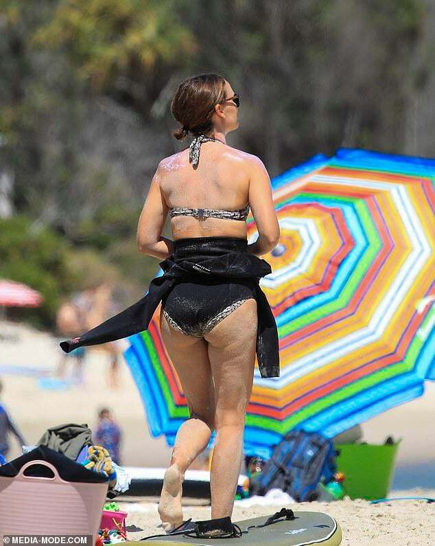 Natalie Portman’s sandy bum looking so fine