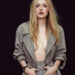 I want to fill Dakota Fanning’s tight pussy .........