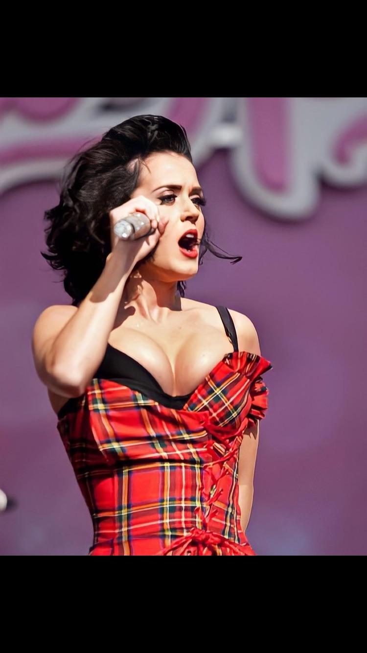 Katy Perry’s massive tits have got me so hard, anyone want to come jerk me off to her