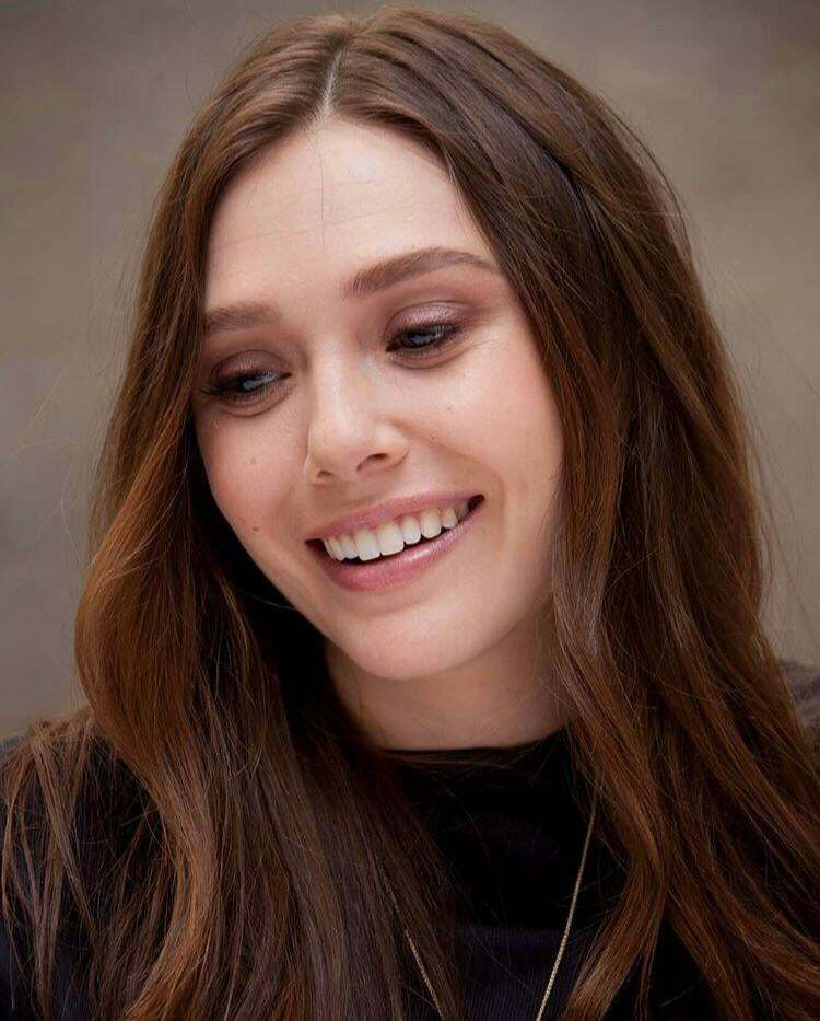 Elizabeth Olsen is so hot. I love chatting about her