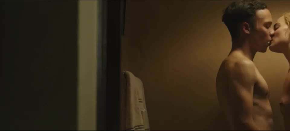 Margot Robbie has showed her perfect tits again in her