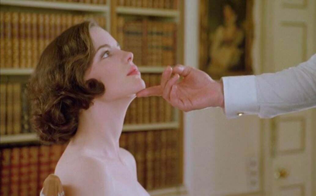 Kate Beckinsale is ready at all times to serve the