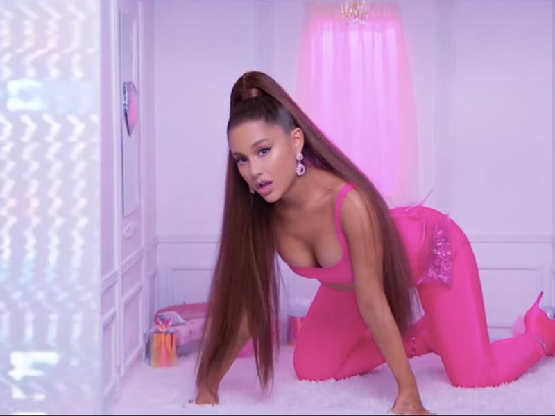 Ariana Grande looks like the perfect bimbo barbie just desperate
