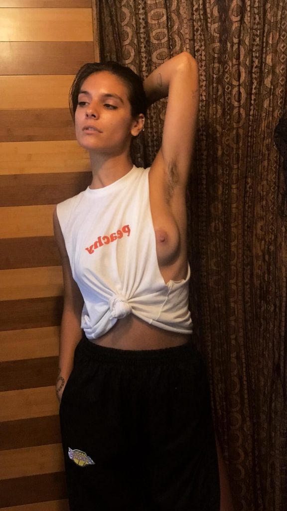 Caitlin Stasey Braless (3 Photos)