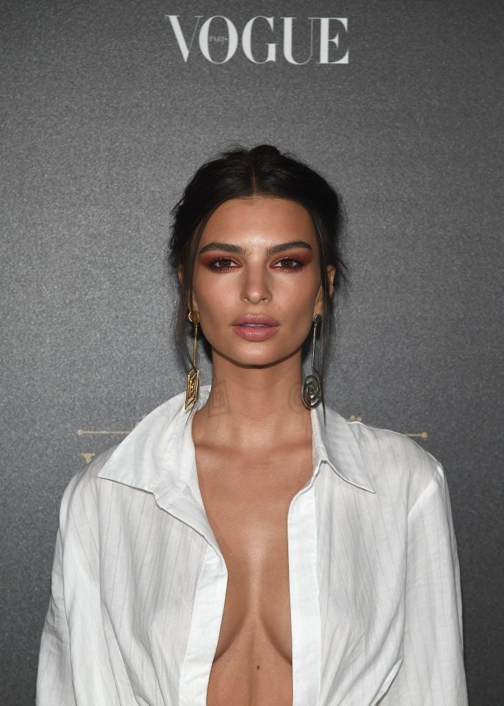 Emily Ratajkowski Braless (27 Photos + Video)