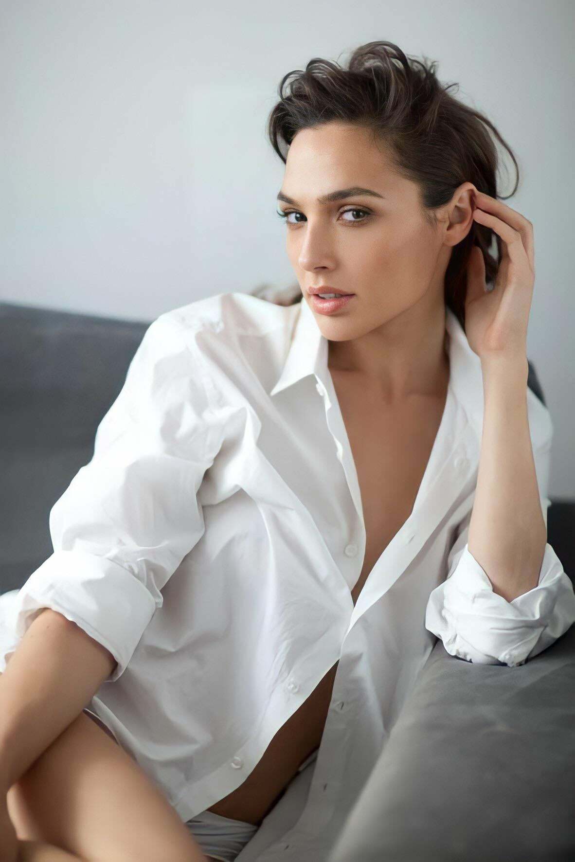 Gal Gadot is so fucking gorgeous