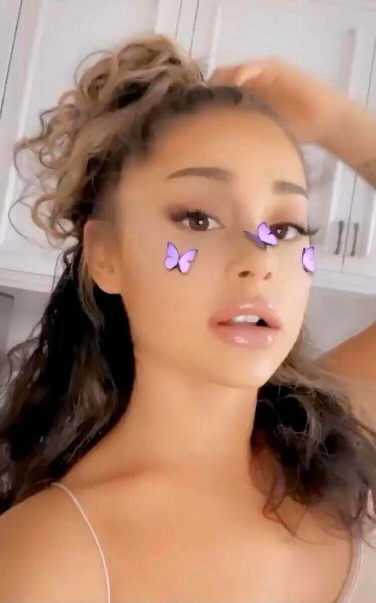 Id love to have Ariana Grande suck my cock all