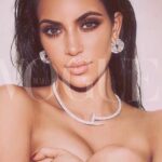 Kim Kardashian Sexy (1 New Photo)