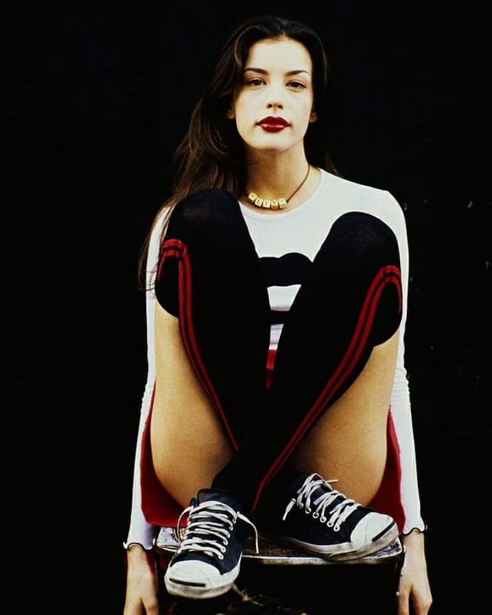 Liv Tyler 1998 Photoshoot Would love to uncross those legs