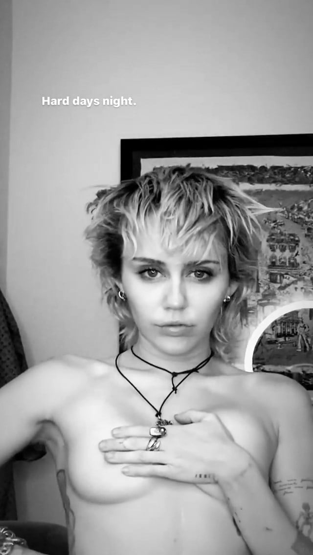 Miley Cyrus Topless 5 Photos