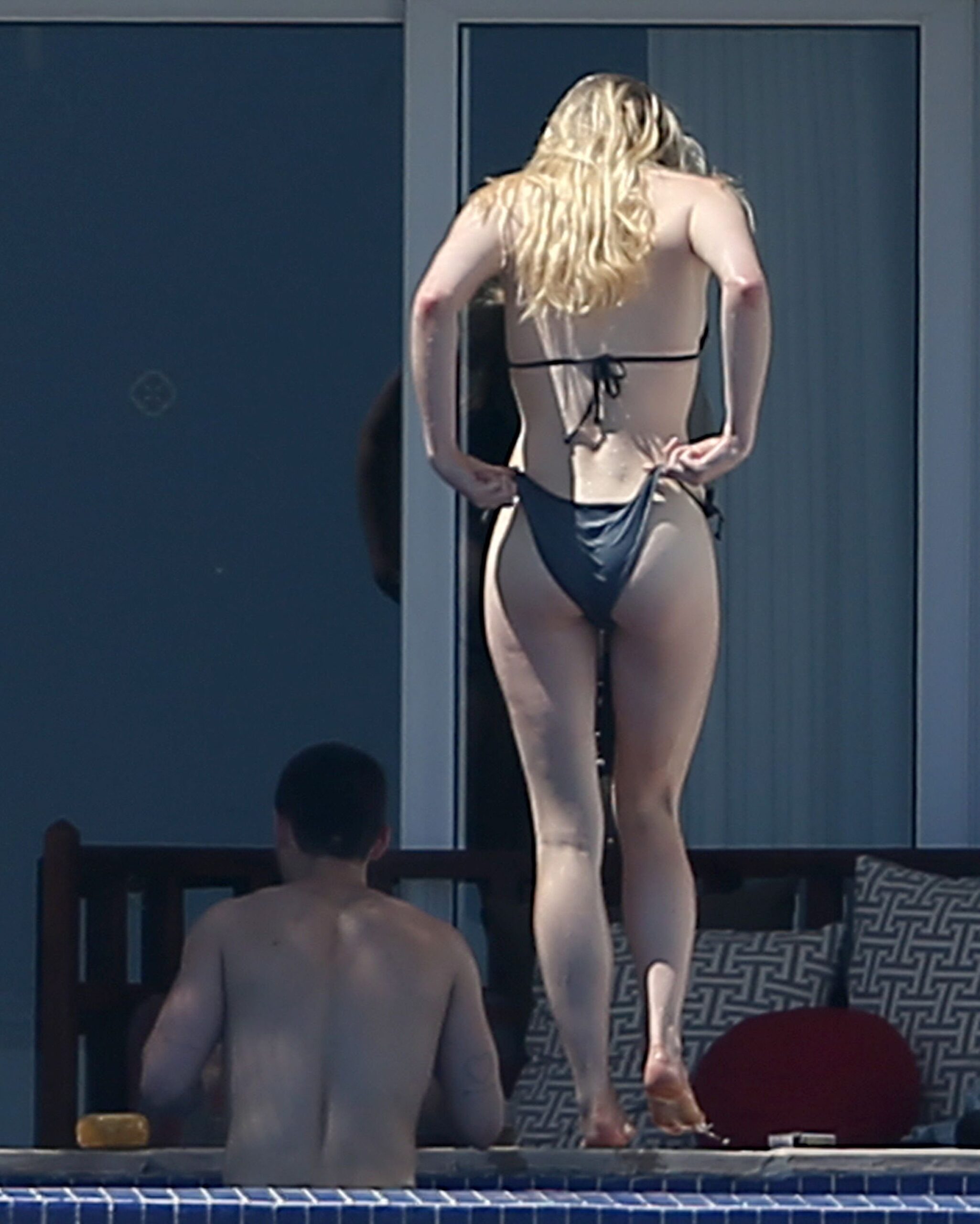 Sophie Turners Ass in a bikini