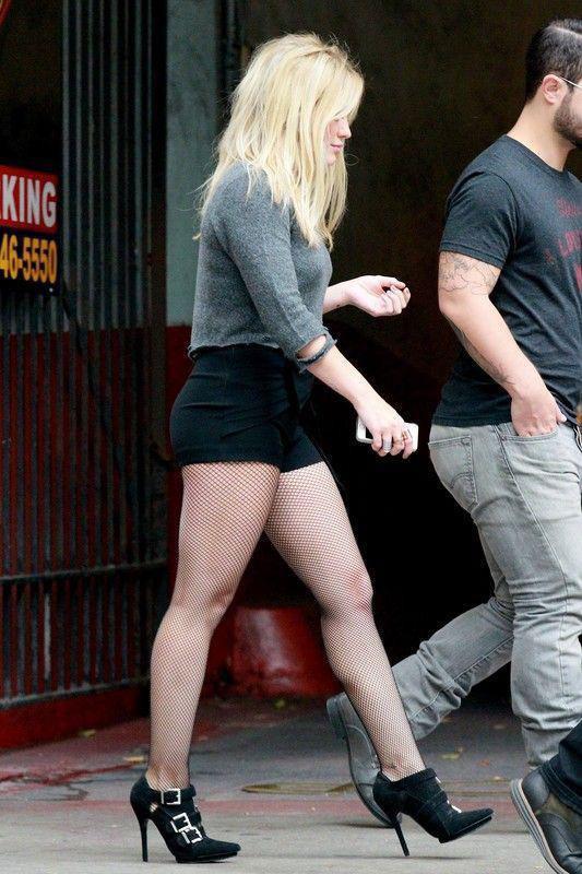 Hilary Duff walking the steeets