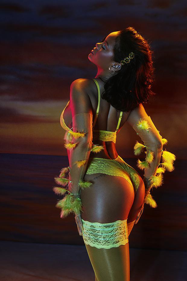 Thicc Rihanna and her ass is my favorite thing lately