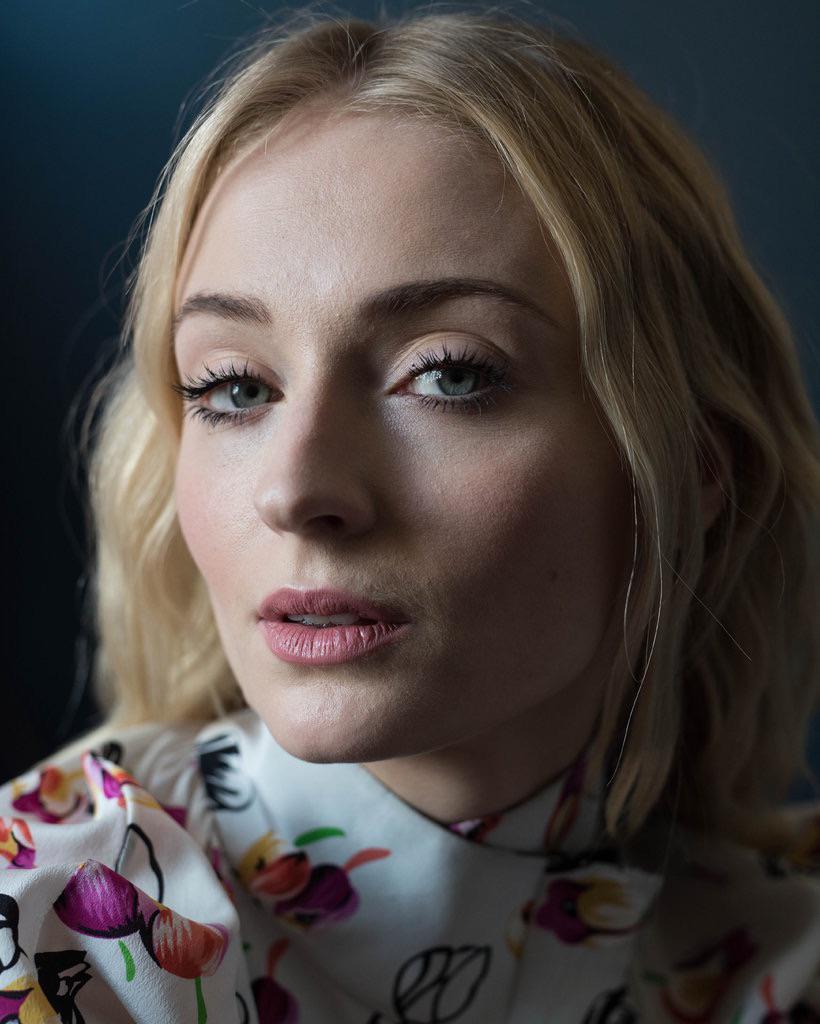 Using this picture of Sophie Turner as a cum target imagining savagely skull fucking her throat and shooting a big load all over her pretty face.