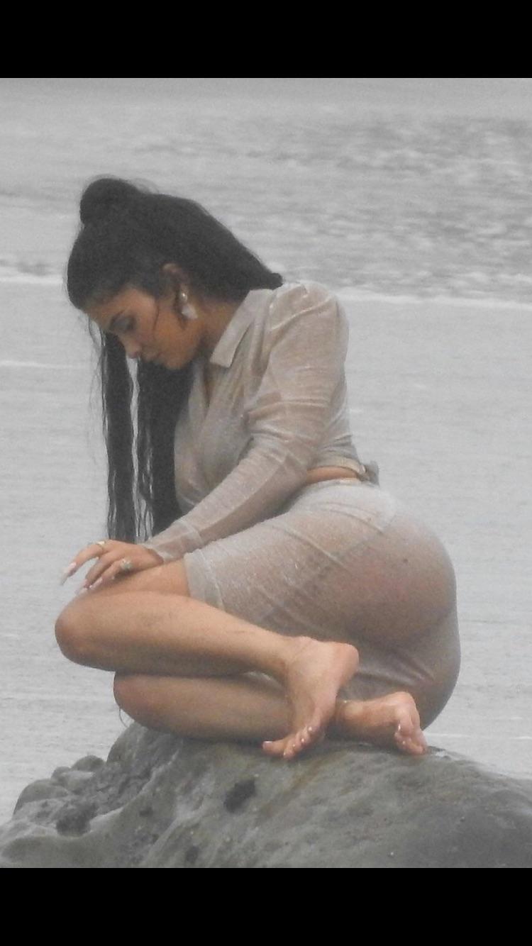 I want to dominate Kylie Jenner and bust all over her sexy feet - Nude  Celebs