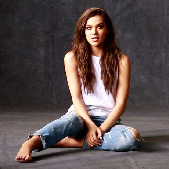 i want to slowly take hailee steinfeld pants off and then take her underwear off with my mouth then go to town on eating her pussy out