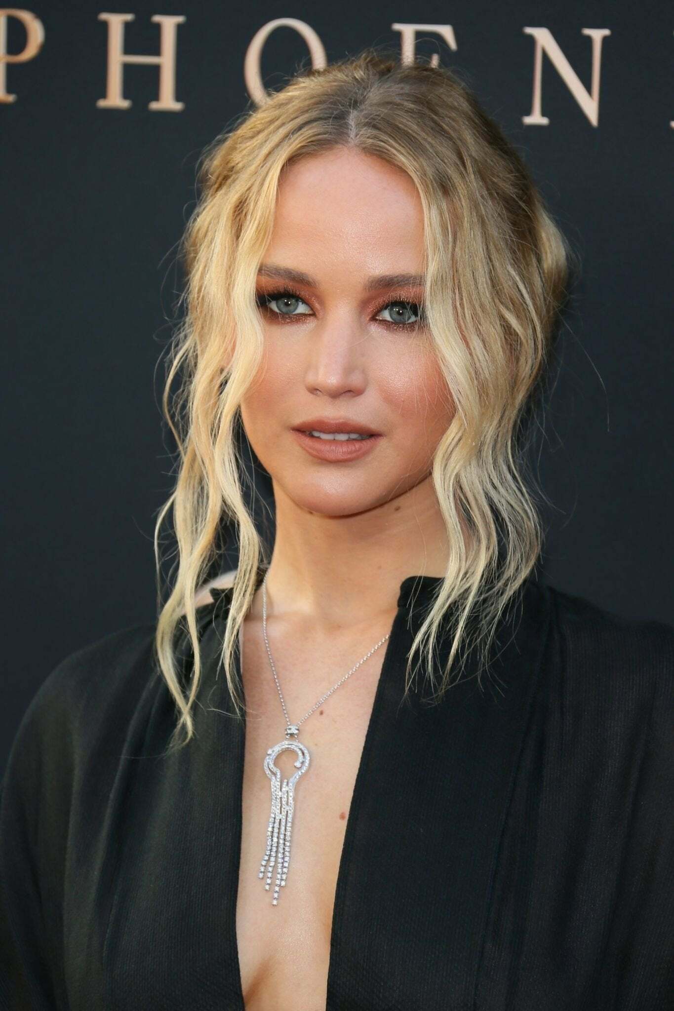 Jennifer Lawrence would get such a rough facefucking