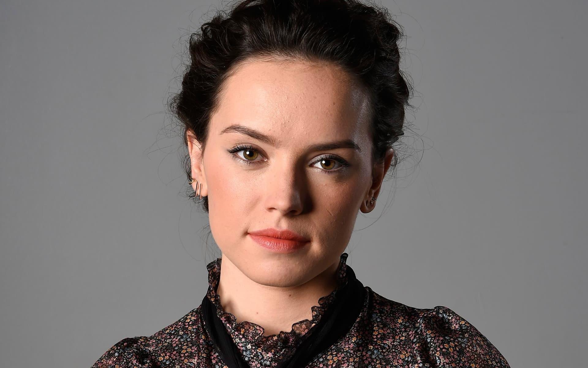 How does Daisy Ridley’s face alone get me this horny?