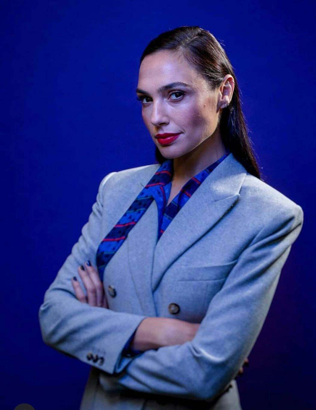 Imagine if Gal Gadot was your hot milf teacher