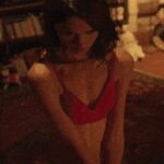 Natalia Dyer would get dominated and fucked silly