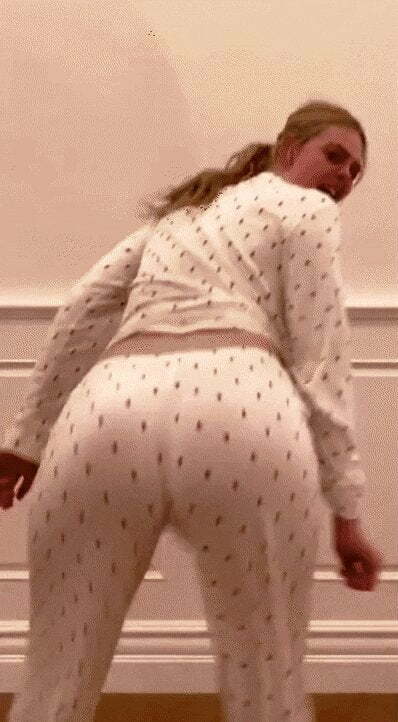 Elle Fanning - That ass jiggle