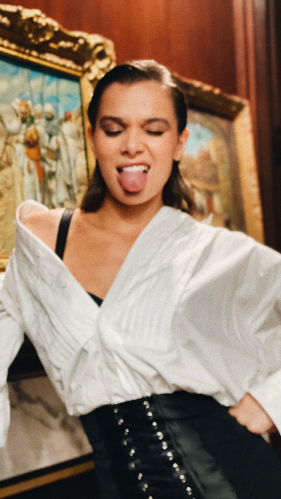 I'm 100% convinced Hailee Steinfeld has some kind of oral fixation. She strikes me as the girl who demands you shove your fingers in her mouth while you're fucking her