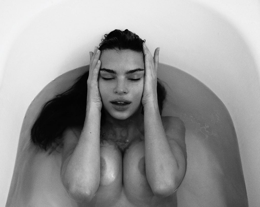Emily Ratajkowski Nude & Sexy (7 Photos)