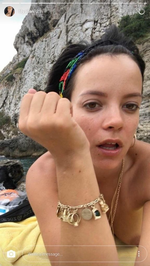 Lily Allen Topless (1 Photo)