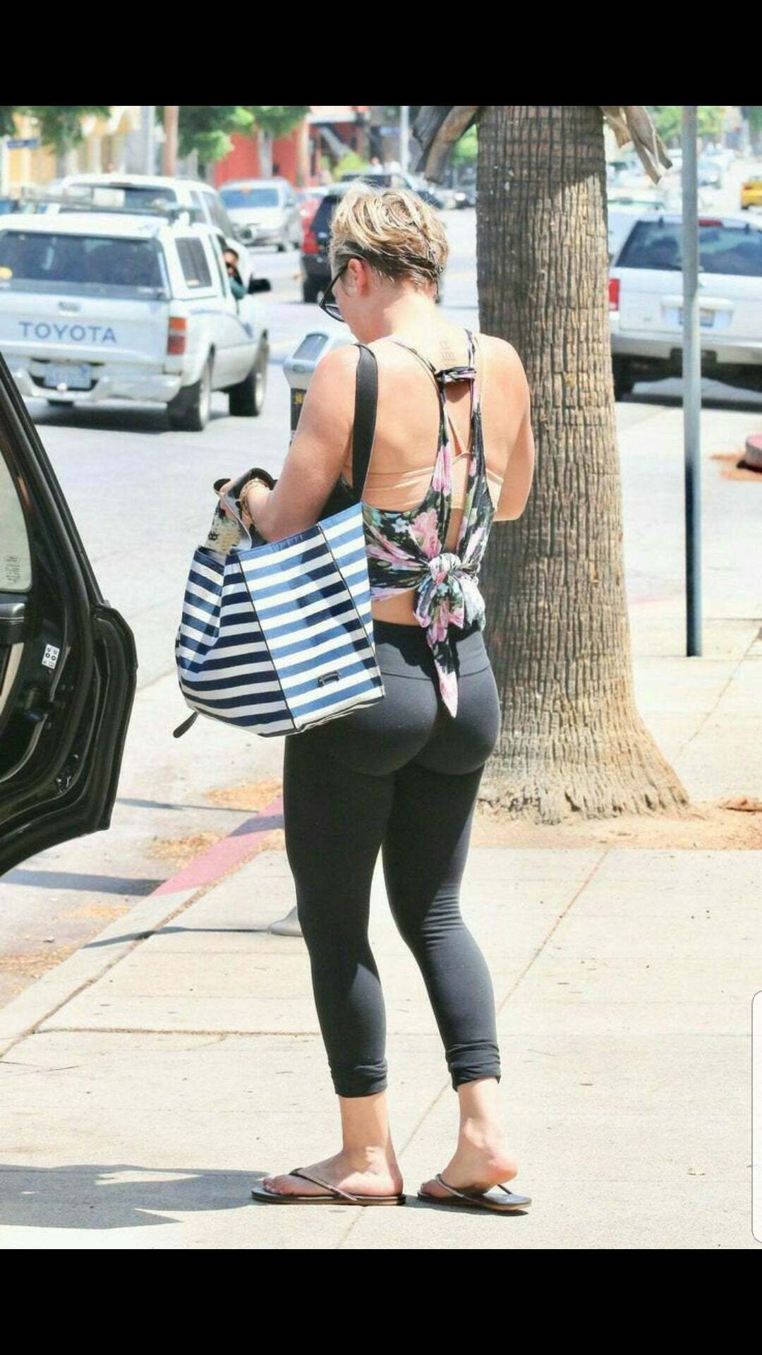 Kaley Cuoco's fat ass