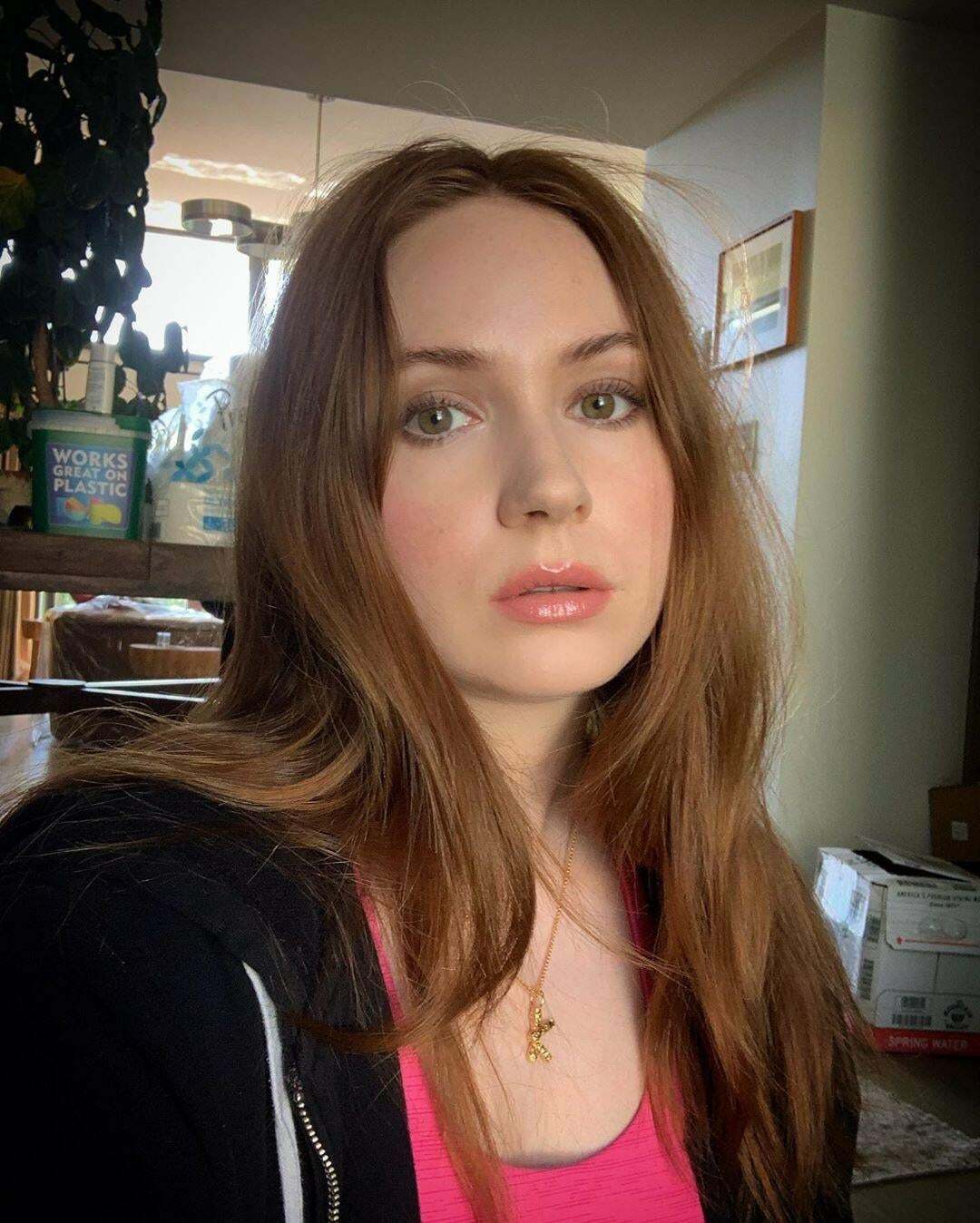 Karen Gillan invites you over and mistakenly thinks your a movie producer. What's your next move?