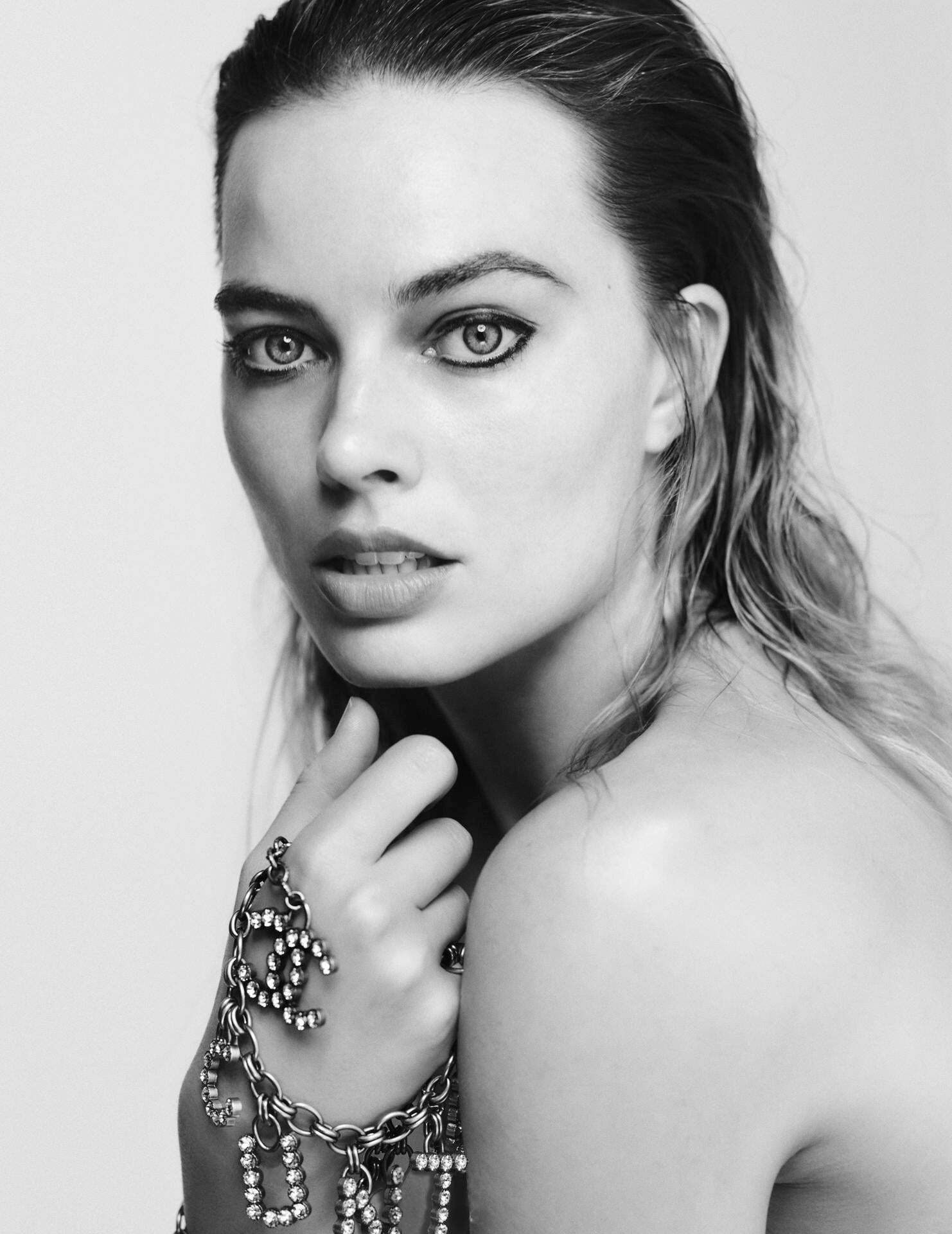 Margot Robbie sexy af