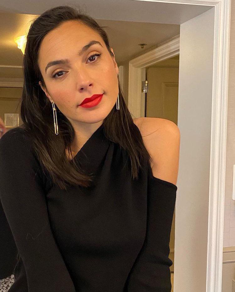 Gal Gadot is too fucking beautiful I wanna give her the sloppiest facefucking