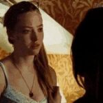 Amanda Seyfried and megan fox lesbian kiss in Jennifer’s body