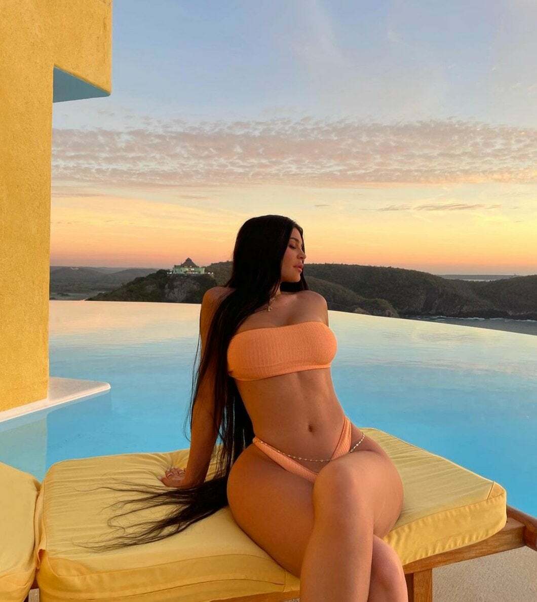 Kylie Jenner never fails to get me hard with her thicc thighs