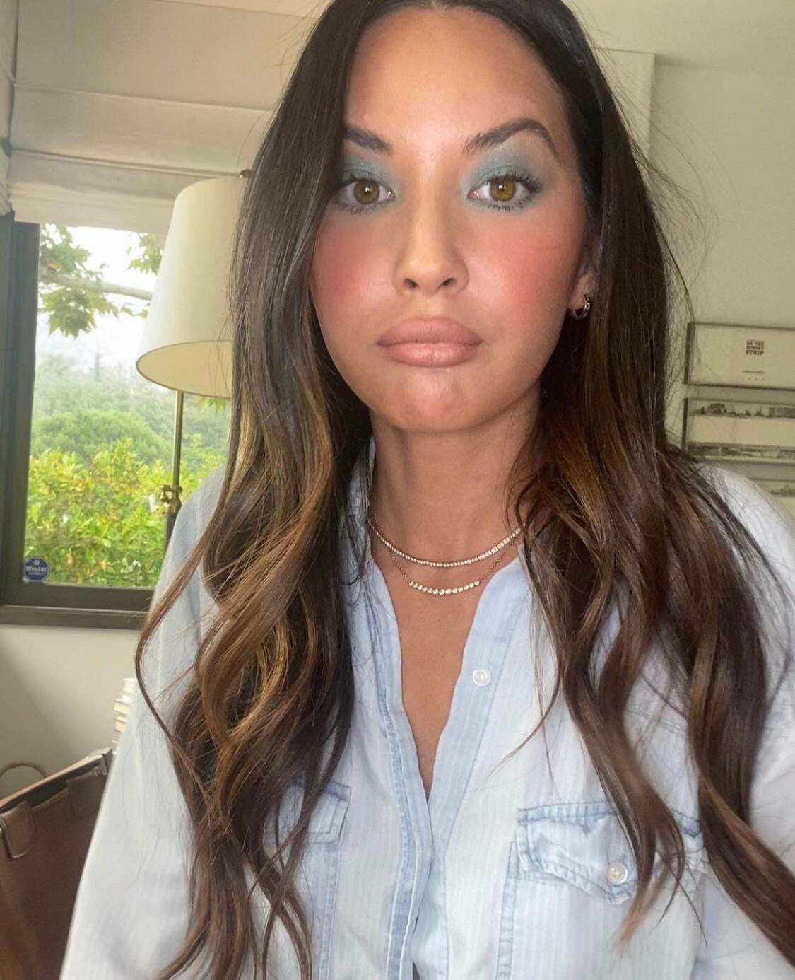 Sexy Olivia Munn with those nice DSLs