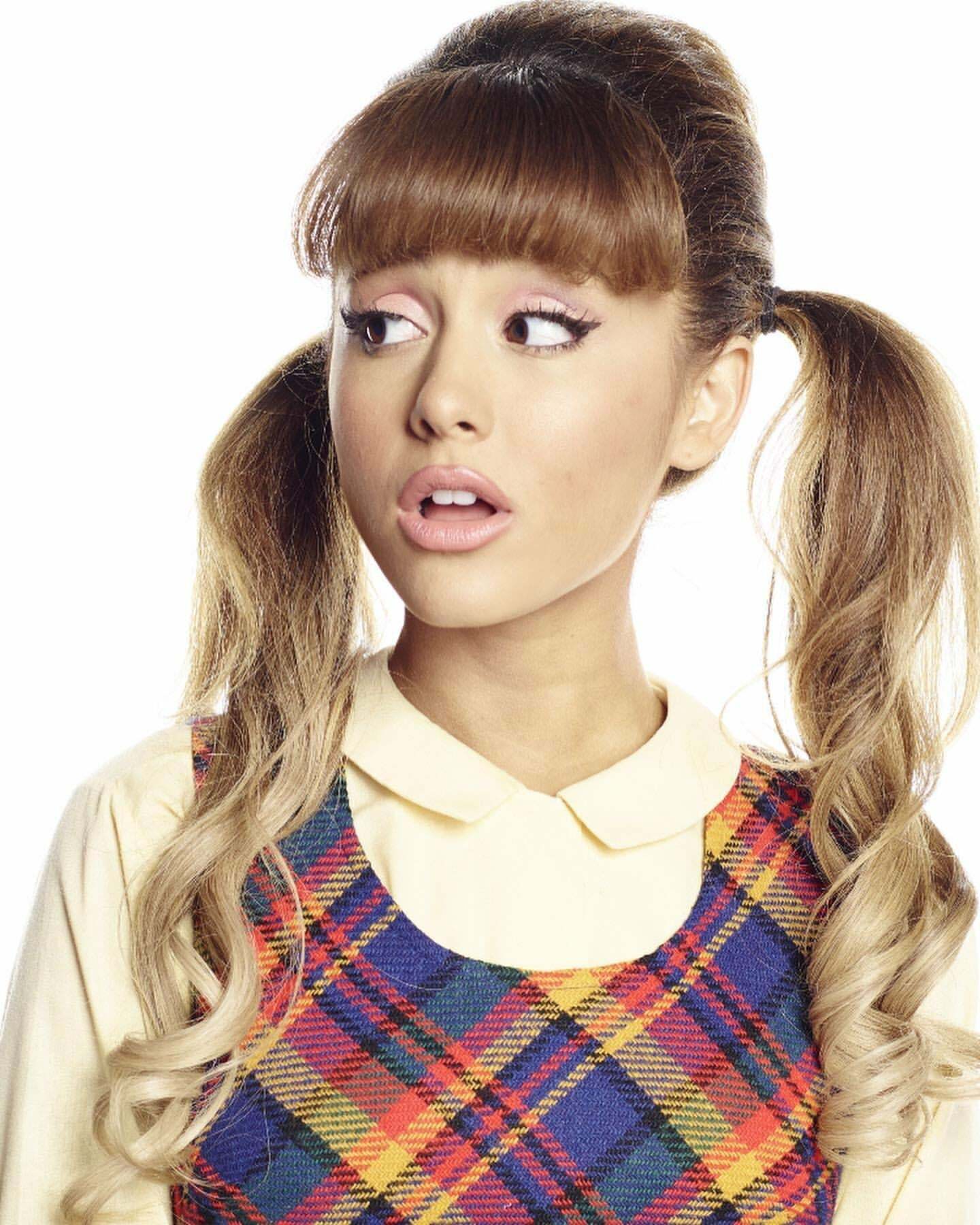 I'd love to grab those pigtails while throatfucking Ariana Grande.
